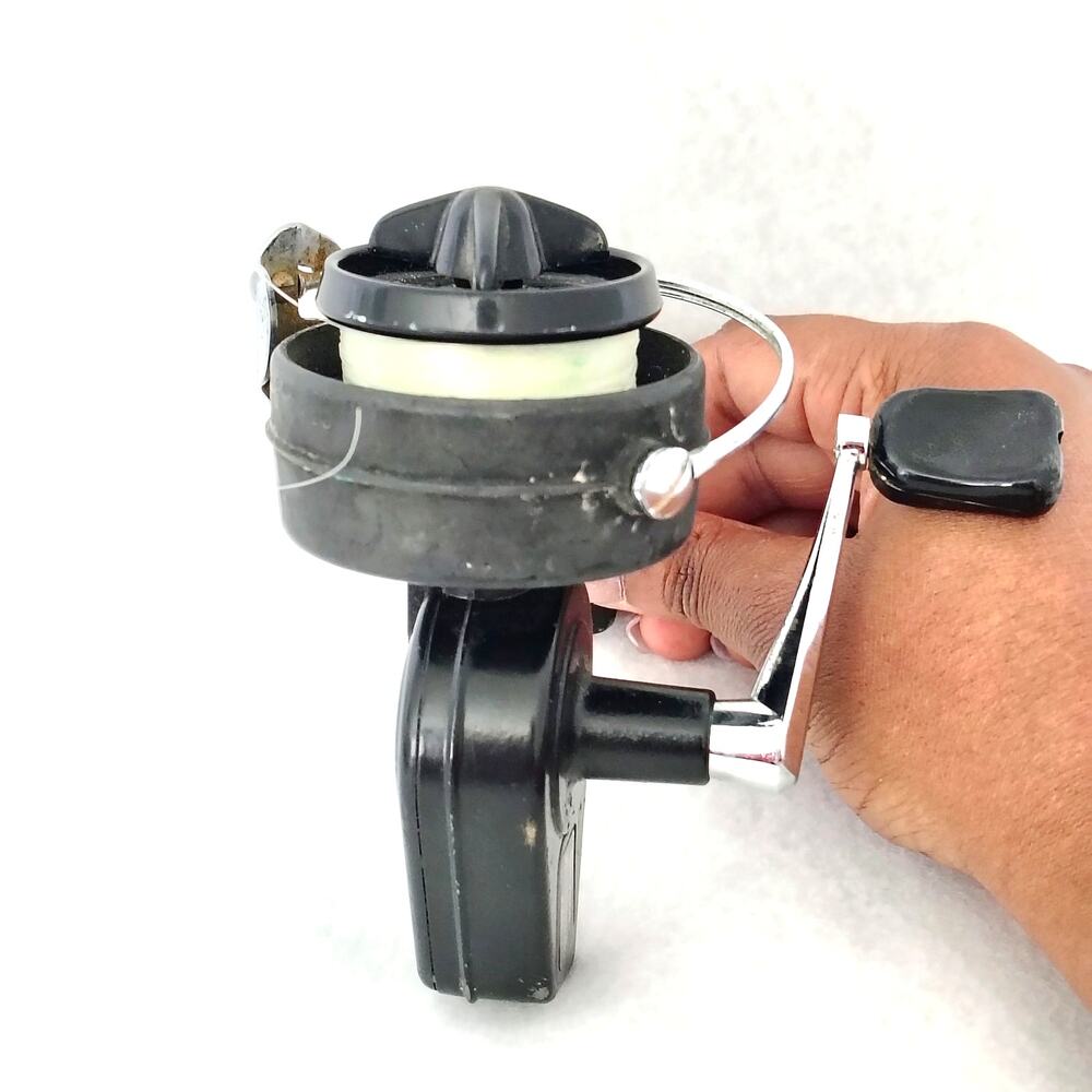 Garcia Mitchell 320 Black Metal Spinning Fishing Reel France 0417539 Brevette - Picture 3 of 8